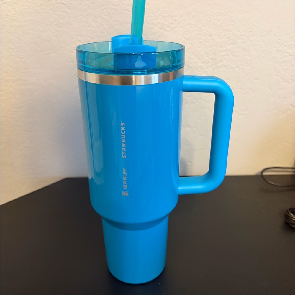 Starbucks Bright Blue Insulated Travel Mug with Handle and Straw